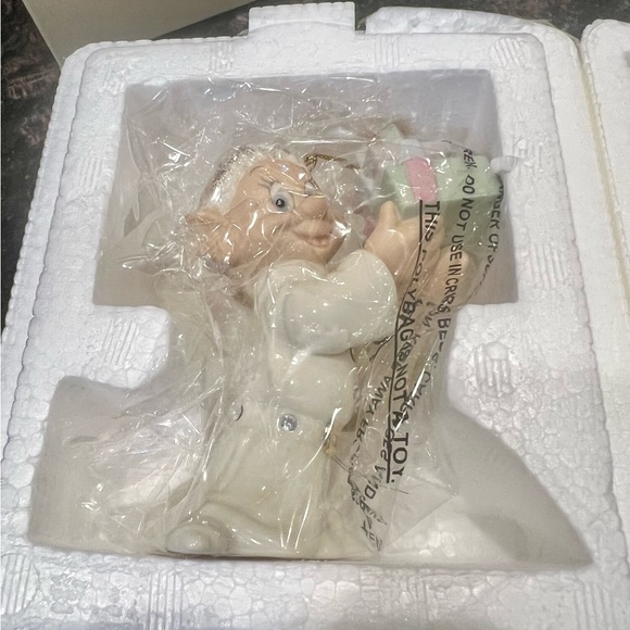 LENOX Snow White And The Seven Dwarfs
Dope's Holiday Surprise Christmas - Picture 4 of 7